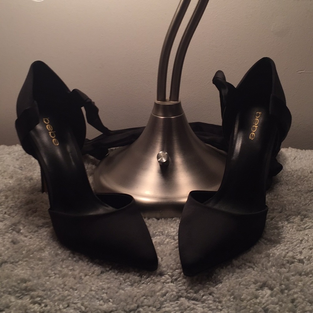BRAND NEW: Ladies Dress shoes ( bebe )